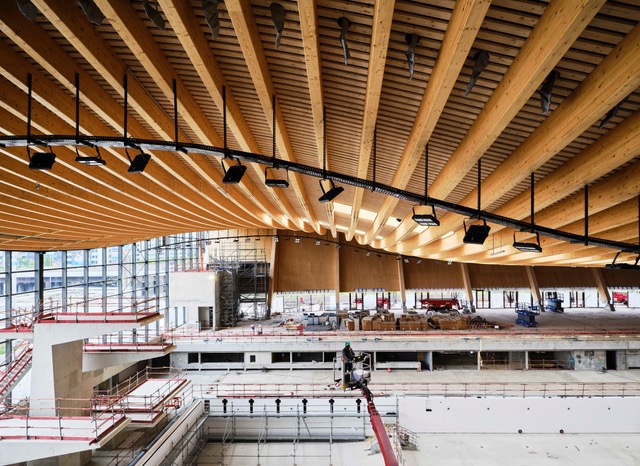 Aquatics Centre, Saint-Denis, Parijs. Ontwerp: VenhoevenCS architecture+urbanism en Ateliers 2/3/4/. Foto: Jean-Philippe Mesguen.