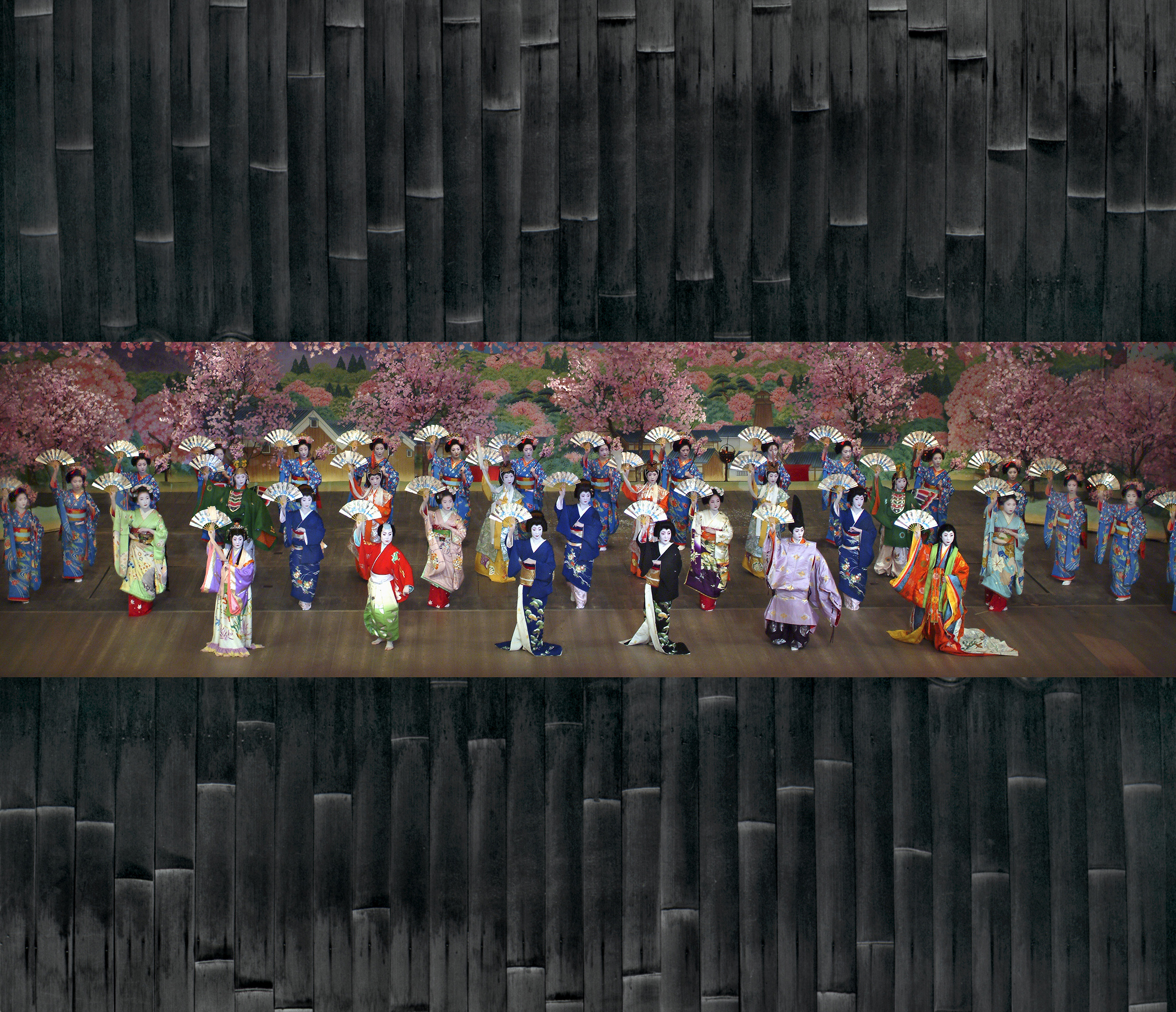 Japan, Kyoto, Kaburenjo Theater, spring dance by maiko / geishe. Foto (c) Paul van Riel
